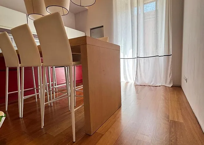 Apple House * 巴里